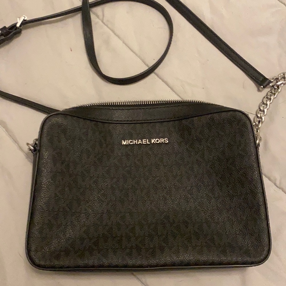 Michael kors crossbody